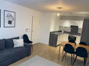 Area tempat duduk di Great 1Bed 10 mins from East Croydon with Free parking