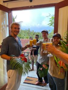 un grupo de hombres sosteniendo vasos de jugo de naranja en Light house beach home, en Matara