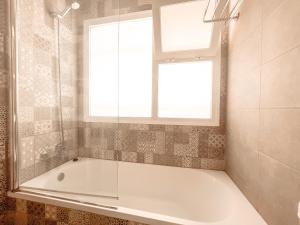Koupelna v ubytování Villa Julia, First Line, 3 Bedrooms, Stunning Ocean View and Pool in Callao Salvaje