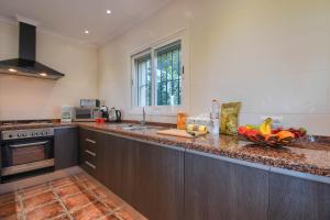 A kitchen or kitchenette at Familia