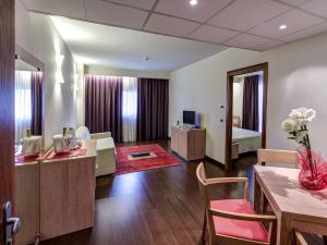 TV a/nebo společenská místnost v ubytování Hotel Capital