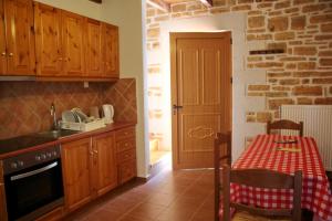 A kitchen or kitchenette at Petra-Mare 2