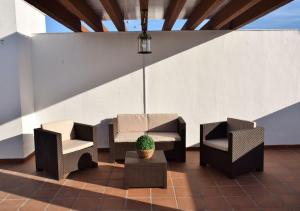 Posezení v ubytování Relax, playa, golf...!! Ático de lujo, 130 m2, WIFI, urbanización privada...