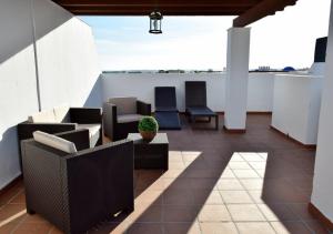 Posezení v ubytování Relax, playa, golf...!! Ático de lujo, 130 m2, WIFI, urbanización privada...