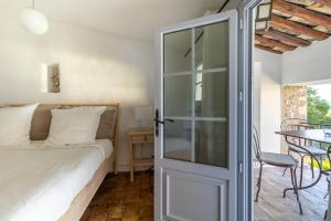 Posteľ alebo postele v izbe v ubytovaní Mougins Collection - Maisonnette Authentique - Vieux Village de Mougins