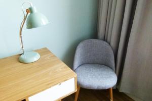 Ein Sitzbereich in der Unterkunft Hotel Liegeplatz 13 Kiel by Premiere Classe