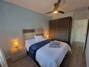 Postel nebo postele na pokoji v ubytování Luxury Beach House with Terrace San Juan Alicante + 37 fotografií