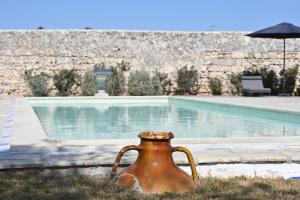 Бассейн в Masseria Francescani или поблизости
