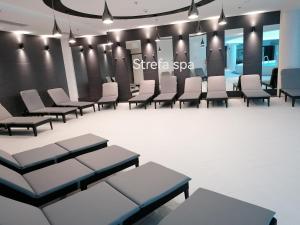 a salon with chairs and a waiting room at Szczecin Hanza Tower APARTMENT-BASEN in Szczecin +36 photos