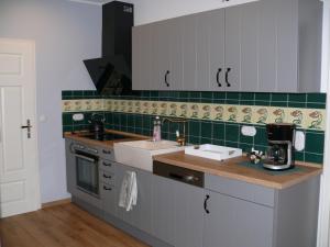 A kitchen or kitchenette at Landlust Unser L ieblingscafe