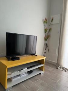 a flat screen tv sitting on a yellow entertainment center at Owen Home Holiday in Castelsardo