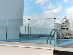 Bazén v ubytování Apartamentos Park Plaza nebo v jeho okolí