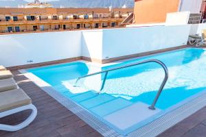 Bazén v ubytování Apartamentos Park Plaza nebo v jeho okolí