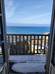 a view of the ocean from a balcony at Les Galets Bleus in Étretat