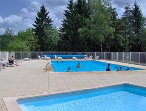 a group of people in a swimming pool at VVF Jura Lac de Vouglans in Maisod
