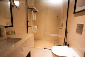 Koupelna v ubytování Najm aris hotel