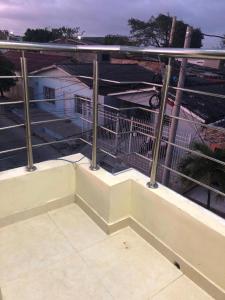 a balcony with a view of a parking lot at Apartamento para 5 in Barranquilla