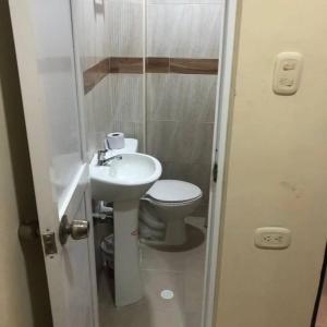 a small bathroom with a toilet and a sink at Apartamento para 5 in Barranquilla