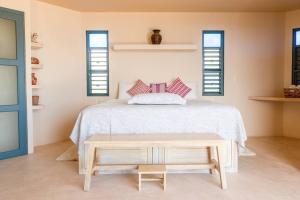 Letto o letti in una camera di Search for "Pure Nirvana Blue"