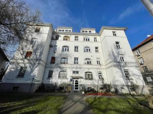 Budova, v ktorej sa apartmán nachádza