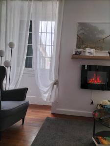 a living room with a fireplace and a couch at Alojamento Pestana in Horta