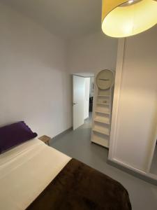 A bed or beds in a room at Apartamento en Madrid Rio con Parking Gratuito