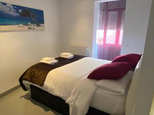 A bed or beds in a room at Apartamento en Madrid Rio con Parking Gratuito