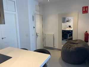 A kitchen or kitchenette at Apartamento en Madrid Rio con Parking Gratuito