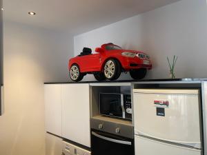 A kitchen or kitchenette at Apartamento en Madrid Rio con Parking Gratuito