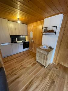 A cozinha ou cozinha compacta de Appartement Melinda Ebnit