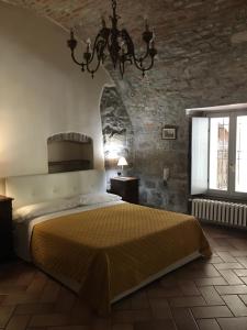 A bed or beds in a room at Casa Mario Lupo - Apartments and Rooms
