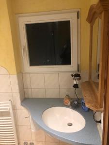 Bathroom sa Gästehaus Lickert Ferienwohnung Süd Feldberg