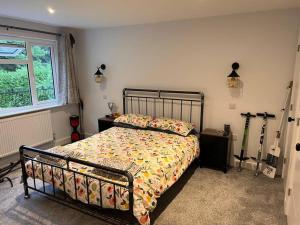 a bedroom with a bed and a window at Beautiful 5 bedroom home ideal for large groups in Ryde