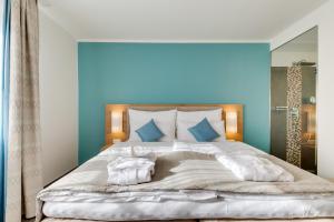 Ein Bett oder Betten in einem Zimmer der Unterkunft R&R Residenzen Aparthotel