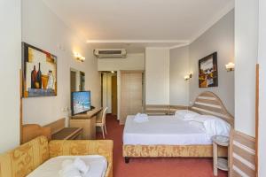 Postel nebo postele na pokoji v ubytování Hotel Nedy + 37 fotografií