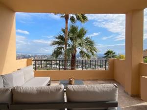 Balkón alebo terasa v ubytovaní Elegant apartment, stunning views, fully renovated in la Hacienda del Senorio de Cifuentes