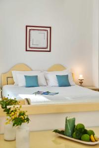 A bed or beds in a room at Perigiali