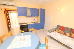a living room with a table and a couch at Seaside Apartments Markota in Blato