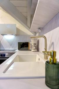 a kitchen counter with a sink and a faucet at Toller Ausblick, Berge, Sonne, Balkon - Zentral in Sonthofen in Sonthofen