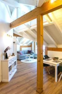 a living room with a couch and a table at Toller Ausblick, Berge, Sonne, Balkon - Zentral in Sonthofen in Sonthofen