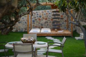 a table and chairs in a yard with a table and chairs at Paradise Apartments in Ferma