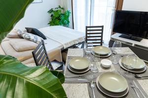 A television and/or entertainment centre at [CANTU-COMO] WiFi, Design & Relax