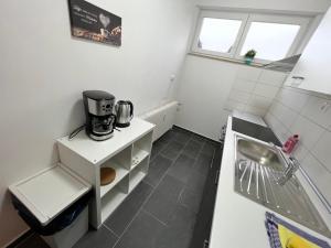 Η κουζίνα ή μικρή κουζίνα στο Wohnung in Troisdorf T03