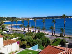 vista para a praia a partir do apartamento em Studio Les Jardins de la Mer em Bandol