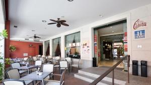 ห้องอาหารหรือที่รับประทานอาหารของ Hotel Las Cabañas