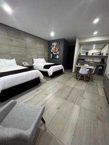 Postel nebo postele na pokoji v ubytování Madison Suites