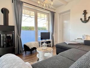 TV a/nebo společenská místnost v ubytování Ferienhaus-Simone