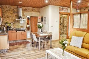 A kitchen or kitchenette at Pazo da Fonte en A Costa da Morte