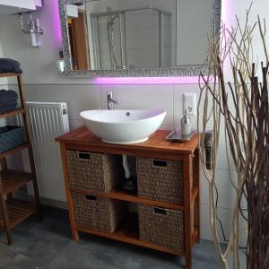 a bathroom with a white sink and a mirror at Lounge 3 mit 2 Schlafzimmern in Koblenz