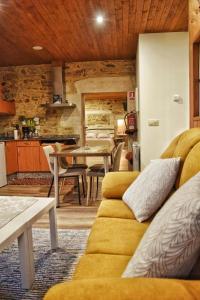A seating area at Pazo da Fonte en A Costa da Morte